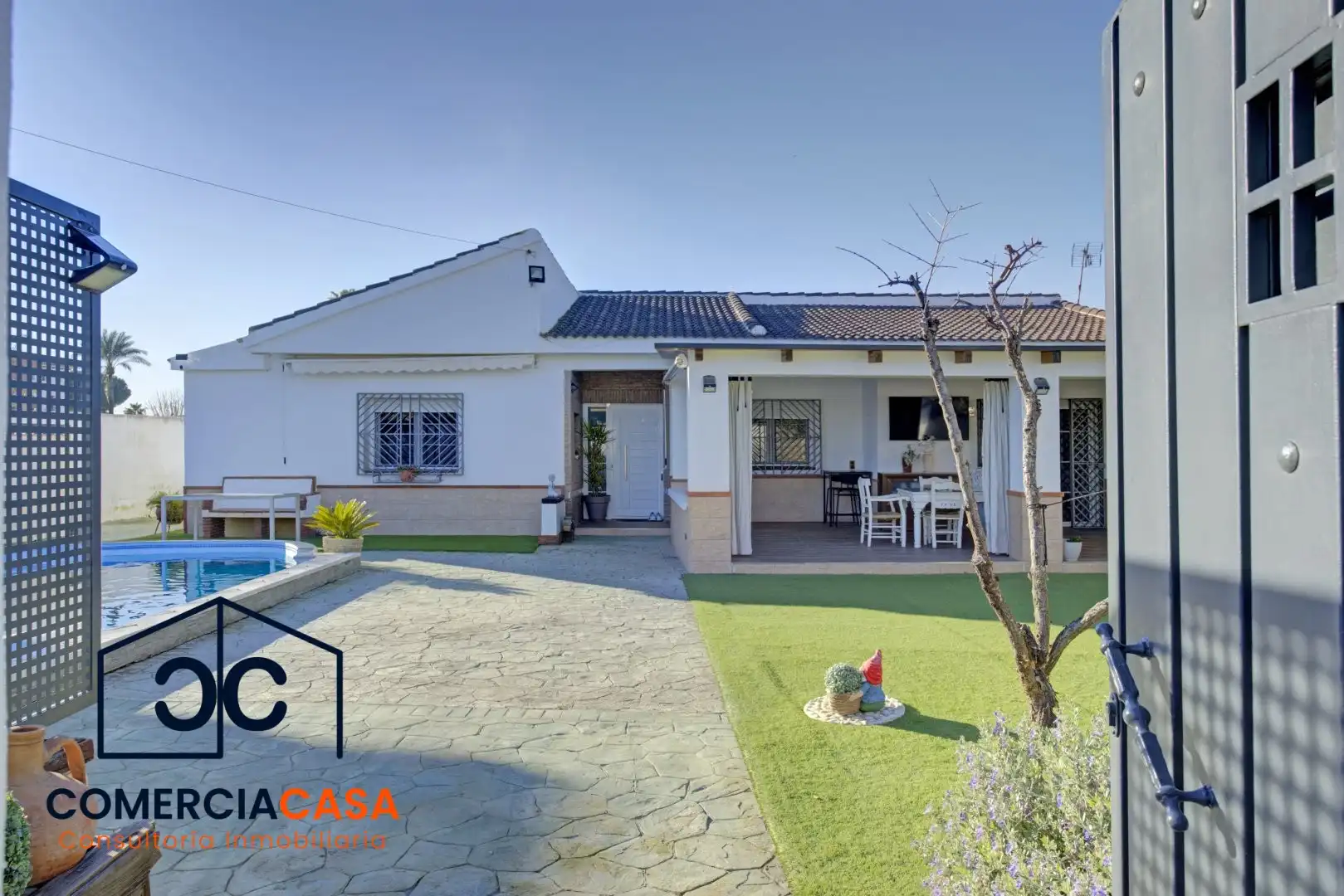 Vista exterior de Casa o xalet en venda en Las Gabias amb Aire condicionat, Jardí privat i Traster
