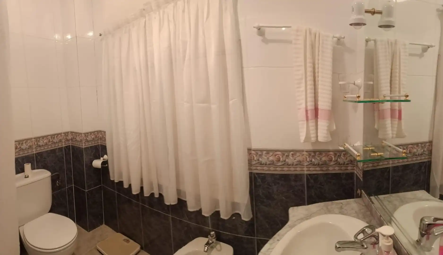 Bany de Casa o xalet en venda en Sierro amb Terrassa i Traster