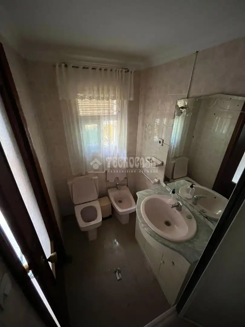 Bathroom of Houses for sale in Alcalá de Guadaira