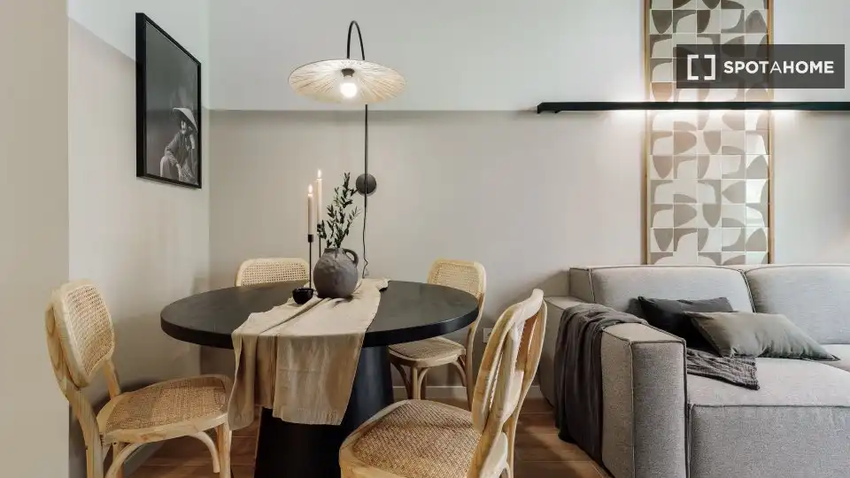 Comedor de Piso de alquiler en Barcelona con Aire acondicionado, Calefacción y Amueblado