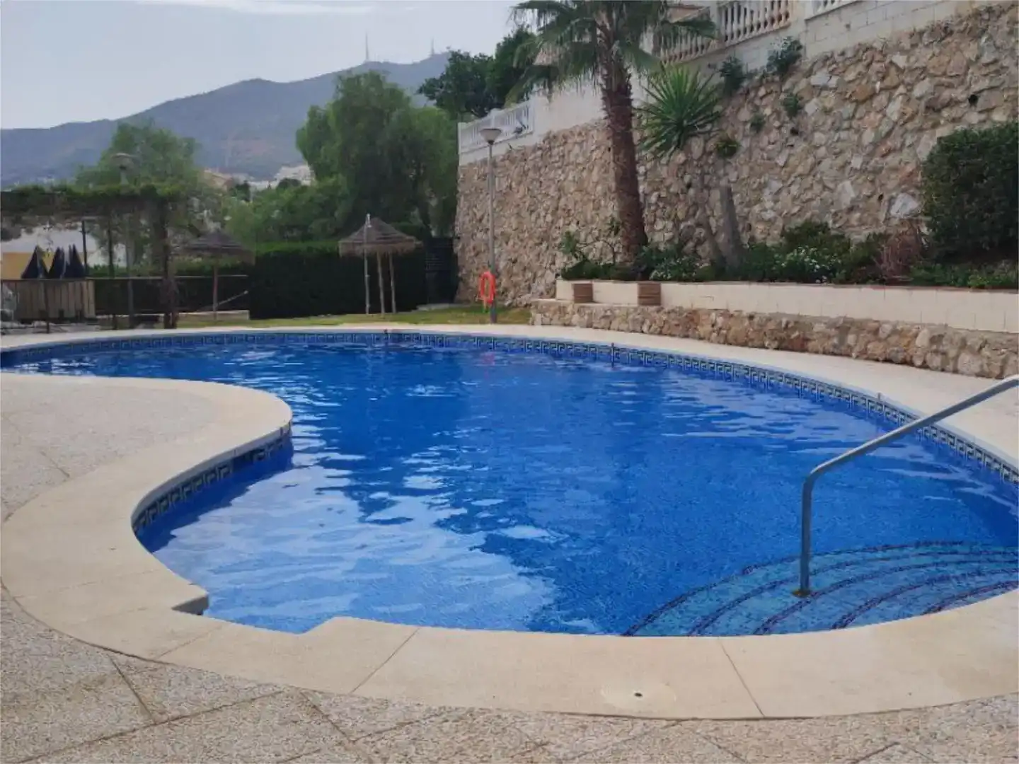 Piscina de Casa adosada de lloguer en Benalmádena
