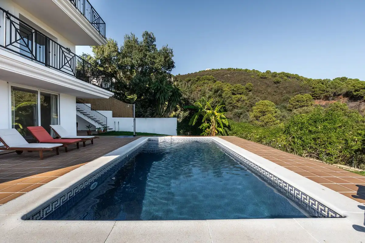 Swimming pool of Houses for sale in Estepona  with Air Conditioner, Private garden and Terrace