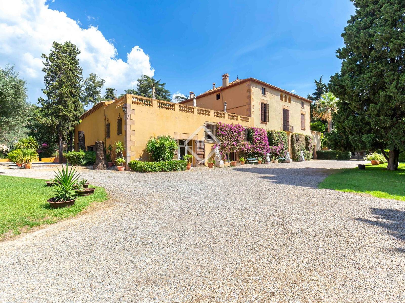 Vista exterior de Casa o xalet en venda en Esplugues de Llobregat amb Aire condicionat, Calefacció i Jardí privat