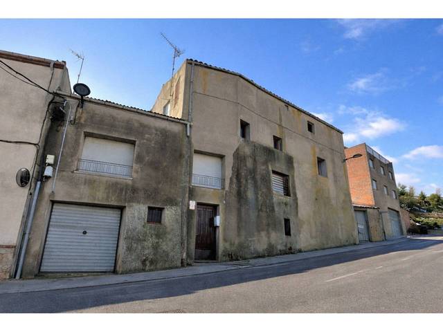 Casa-chalet en Venta en Montmaneu