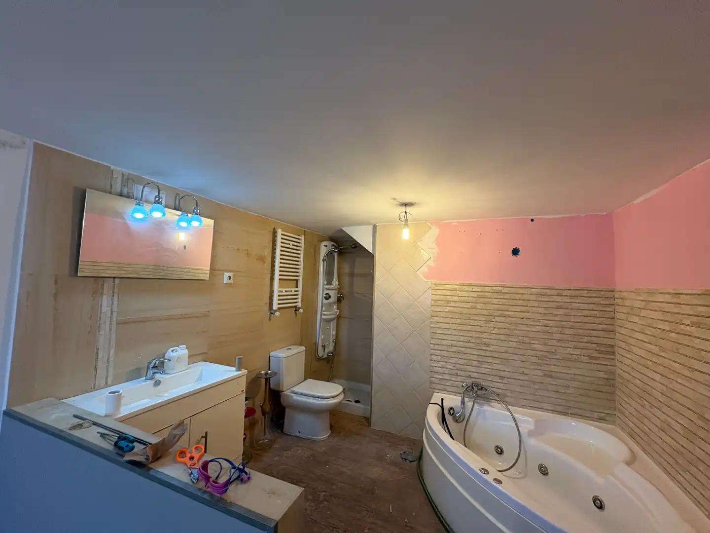 Badezimmer von Haus oder Chalet zum Verkauf in Cardiel de los Montes mit Klimaanlage, Heizung und Privatgarten