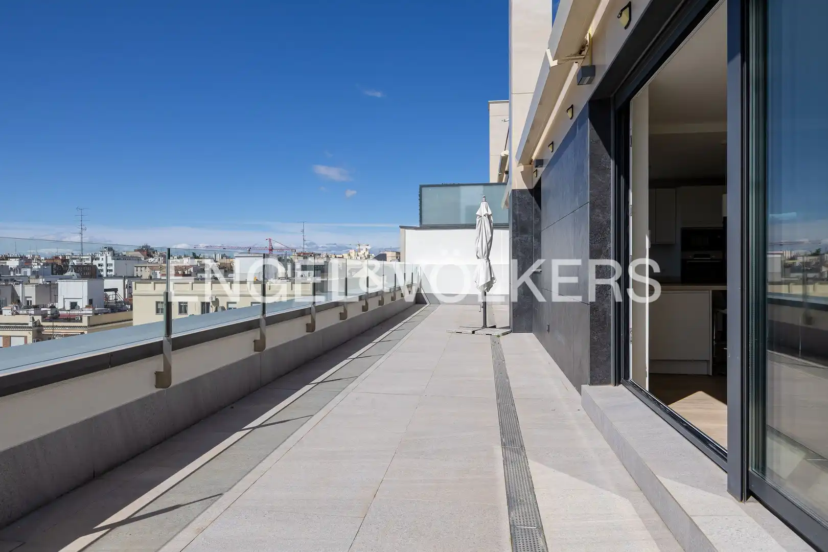 Terraza de Ático de alquiler en  Madrid Capital con Aire acondicionado, Calefacción y Jardín privado