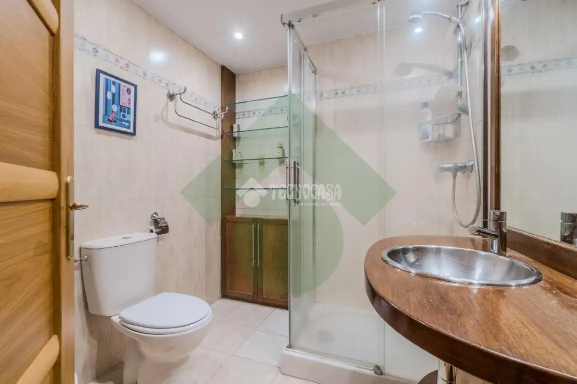 Bathroom of Flat for sale in Madrid  with Air Conditioner, Heating and Terrace