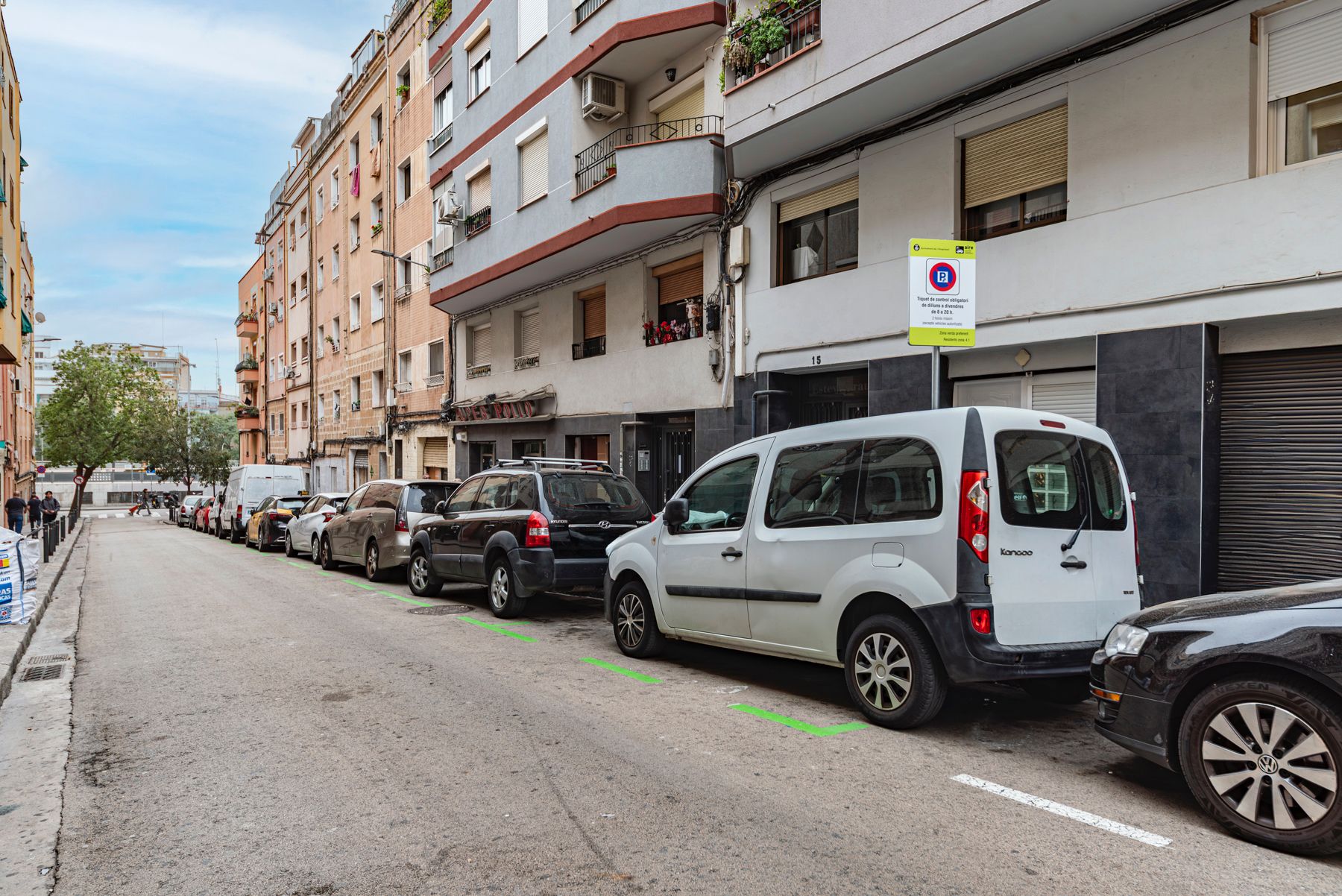 Aparcament de Pis en venda en L'Hospitalet de Llobregat amb Calefacció, Traster i Microones