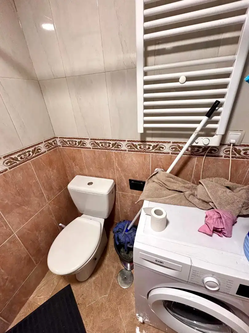 Bany de Pis en venda en Gijón  amb Calefacció, Parquet i Moblat
