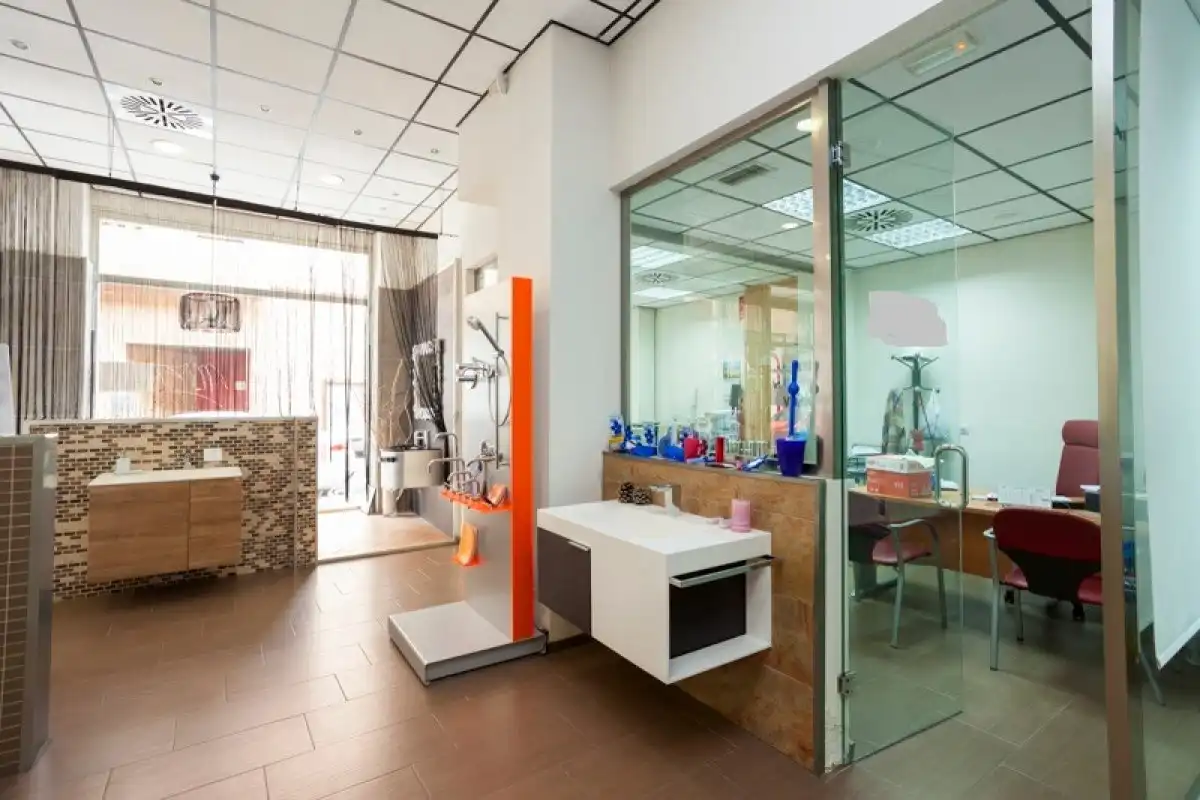 Local en venta en Calle BALLESTEROS, FLORENTINO, 28, Las Fuentes