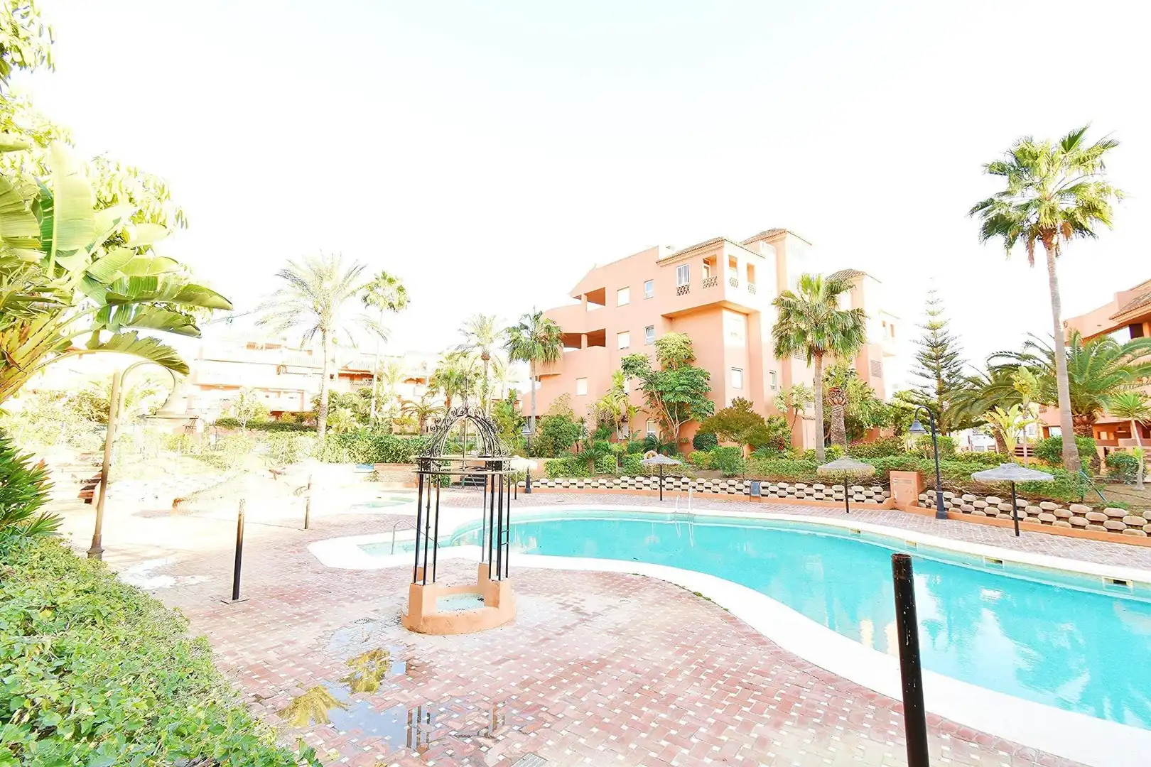 Schwimmbecken von Wohnung zum Verkauf in El Ejido mit Klimaanlage, Privatgarten und Terrasse