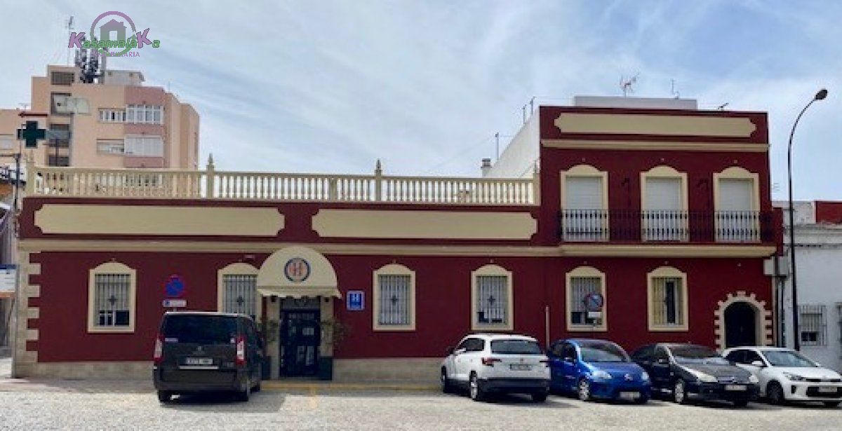 Exterior view of Building for sale in San Fernando