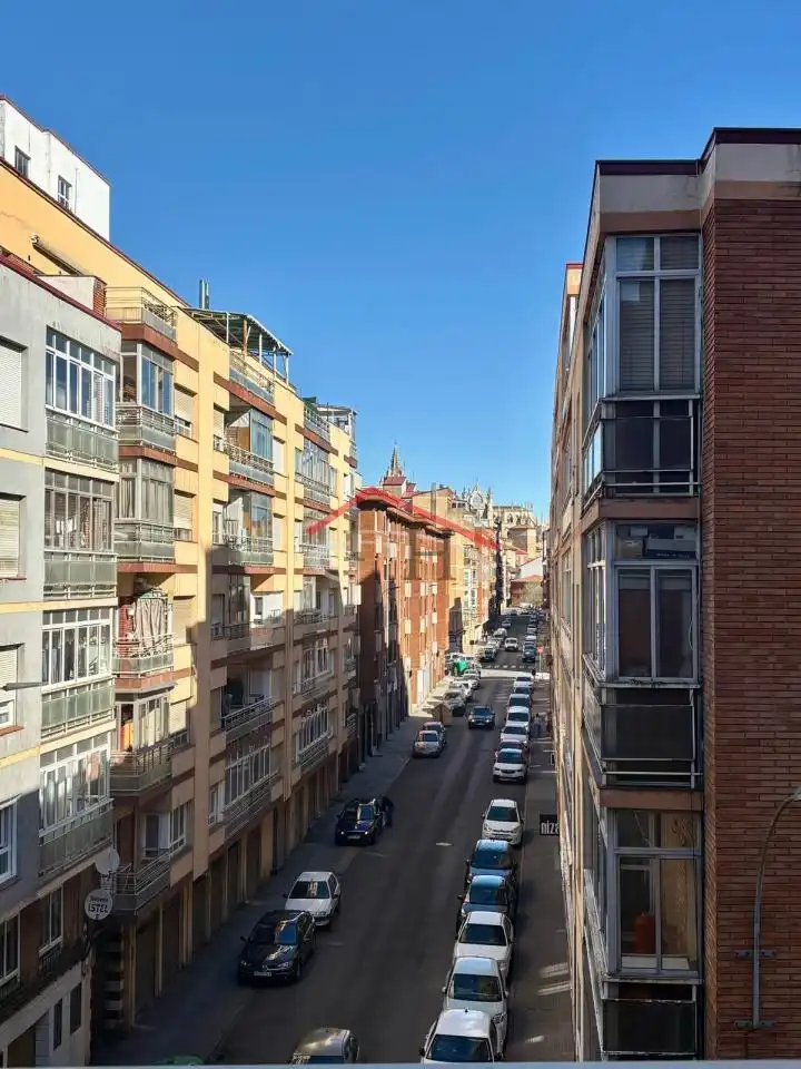 Exterior view of Flat for rent in León Capital   with Heating, Parquet flooring and Terrace
