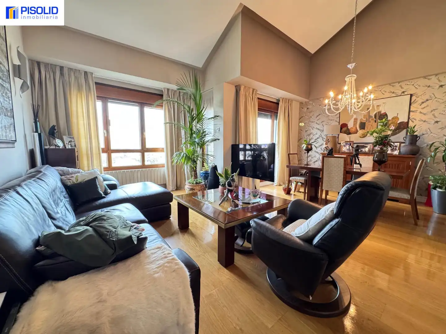 Sala de estar de Ático en venta en Valladolid con Calefacción, Parquet y Terraza