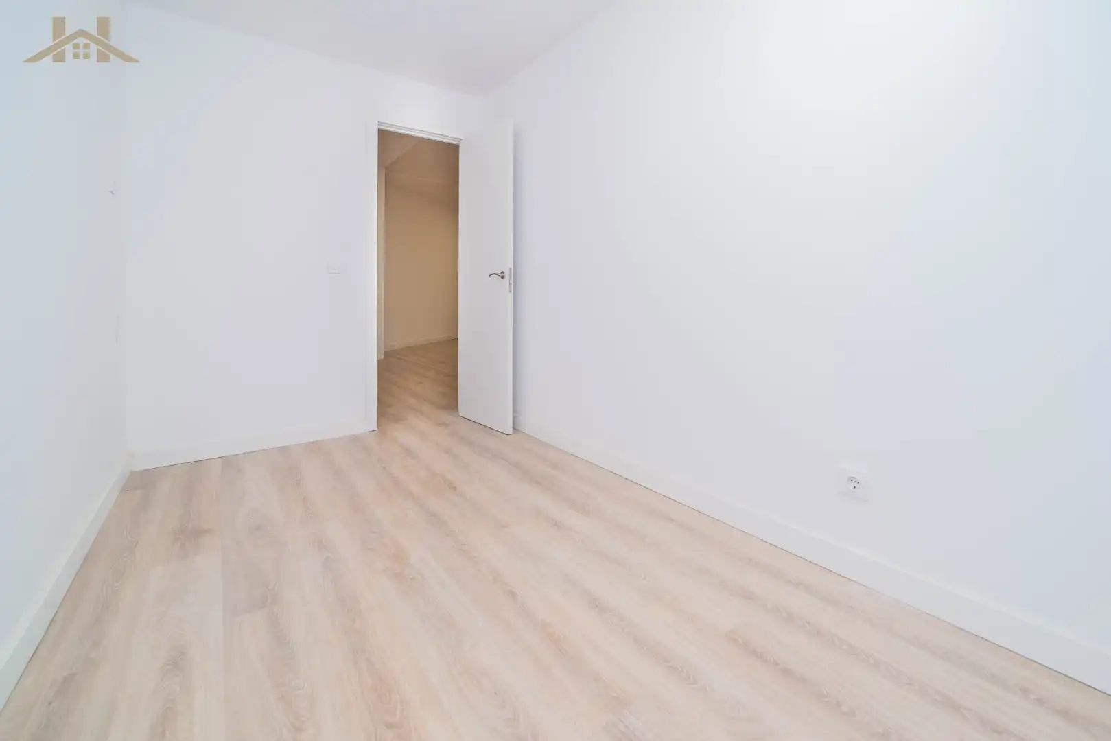 Flat for sale in Pinto  with Air Conditioner, Heating and Oven