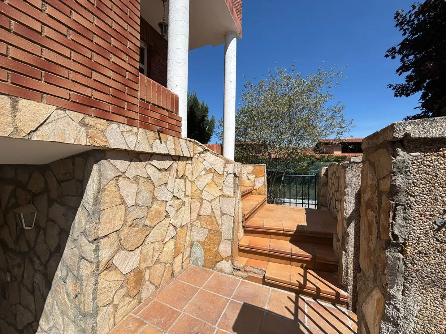 Terrace of Houses for sale in Onzonilla  with Heating, Parquet flooring and Swimming Pool