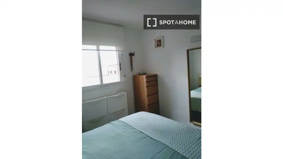 Flat with terrace to rent in Pobles del Sud, imagen 2