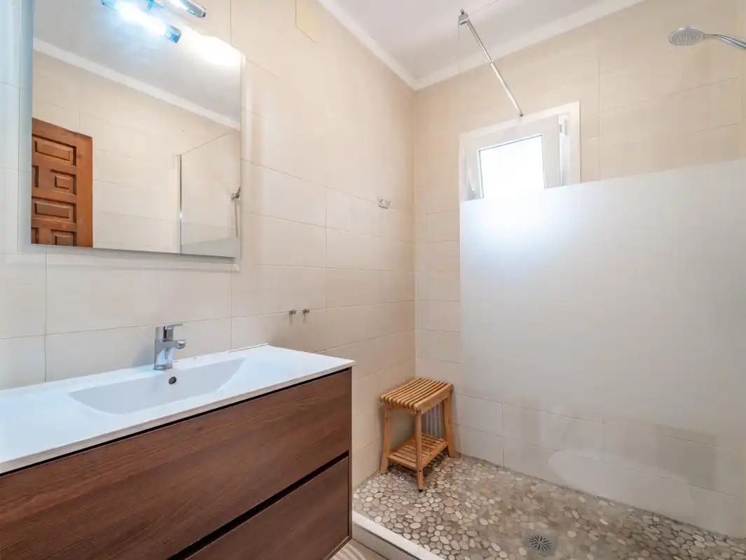 Badezimmer von Dachboden zum Verkauf in Nerja mit Klimaanlage, Heizung und Terrasse