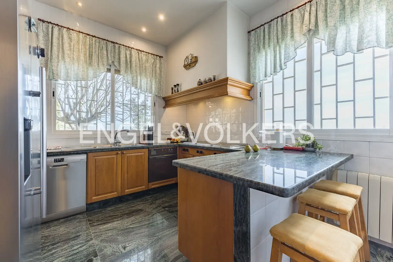 Küche von Country house zum Verkauf in Barcelona mit Heizung, Parkett und Terrasse