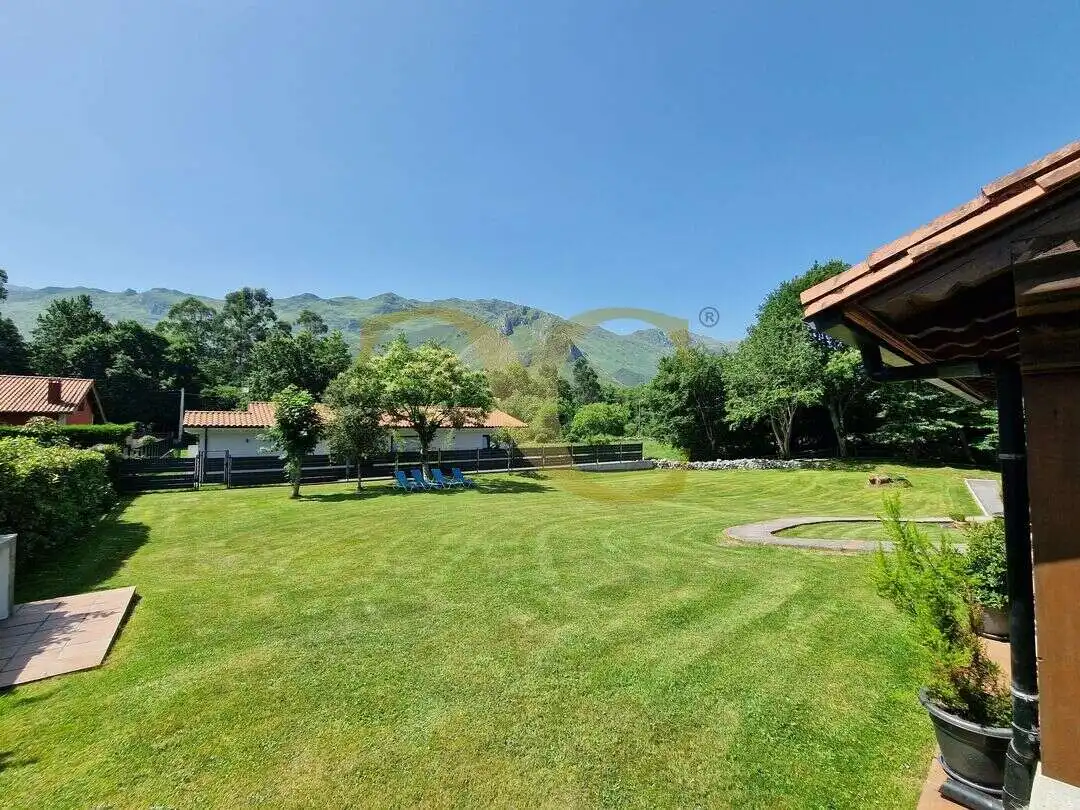 Casa o xalet en venda en Llanes amb Calefacció, Jardí privat i Terrassa