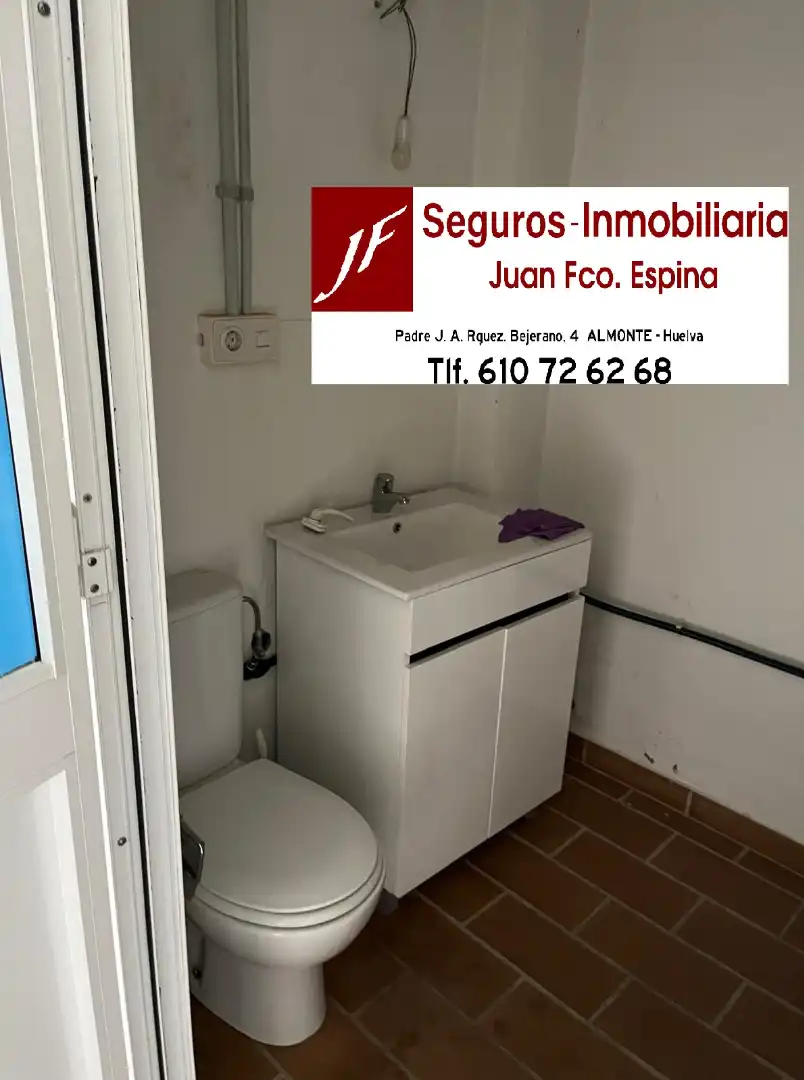 Bany de Finca rústica en venda en Almonte amb Terrassa