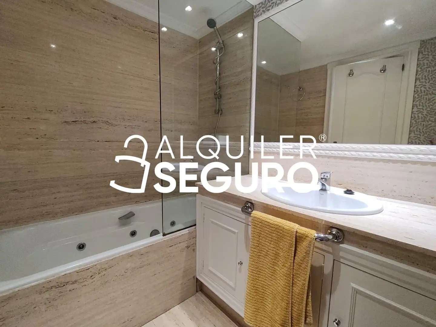 Bany de Pis de lloguer en Madrid amb Calefacció, Piscina i Moblat