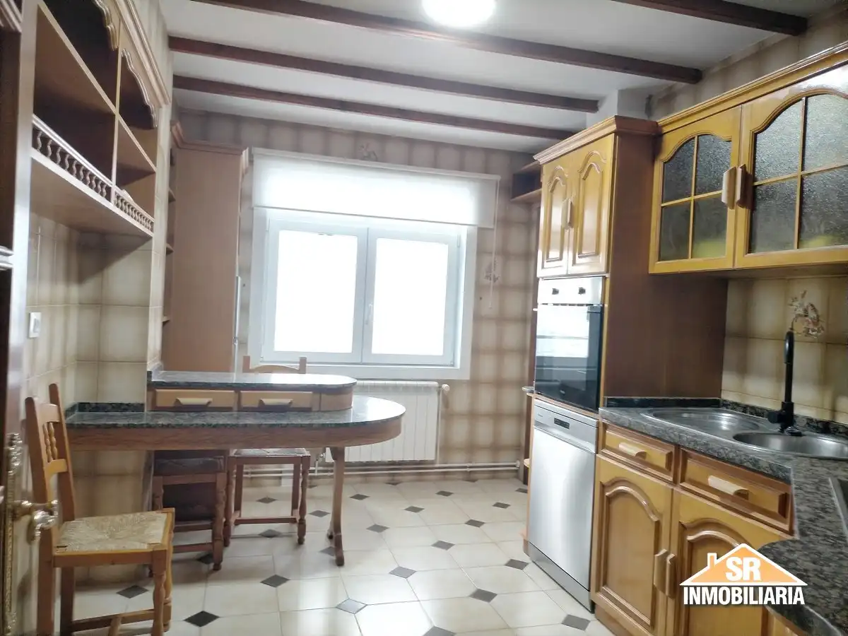 Cocina de Piso de alquiler en A Coruña Capital  con Calefacción, Amueblado y Horno