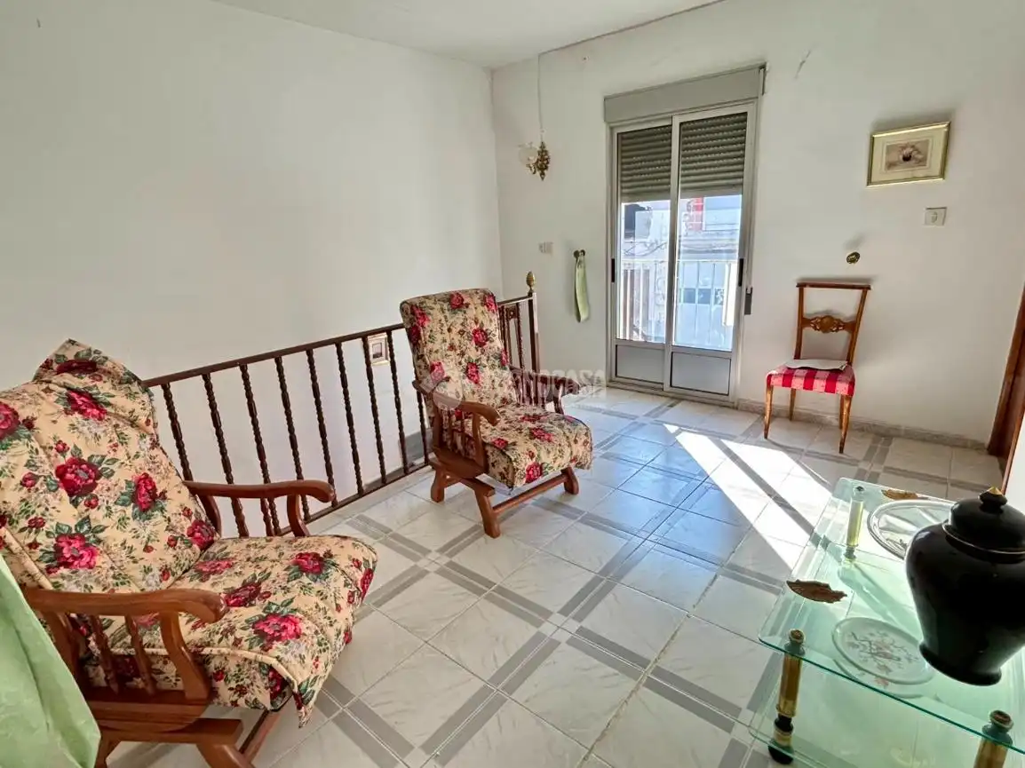 Sala d'estar de Casa adosada en venda en Jódar amb Terrassa i Balcó
