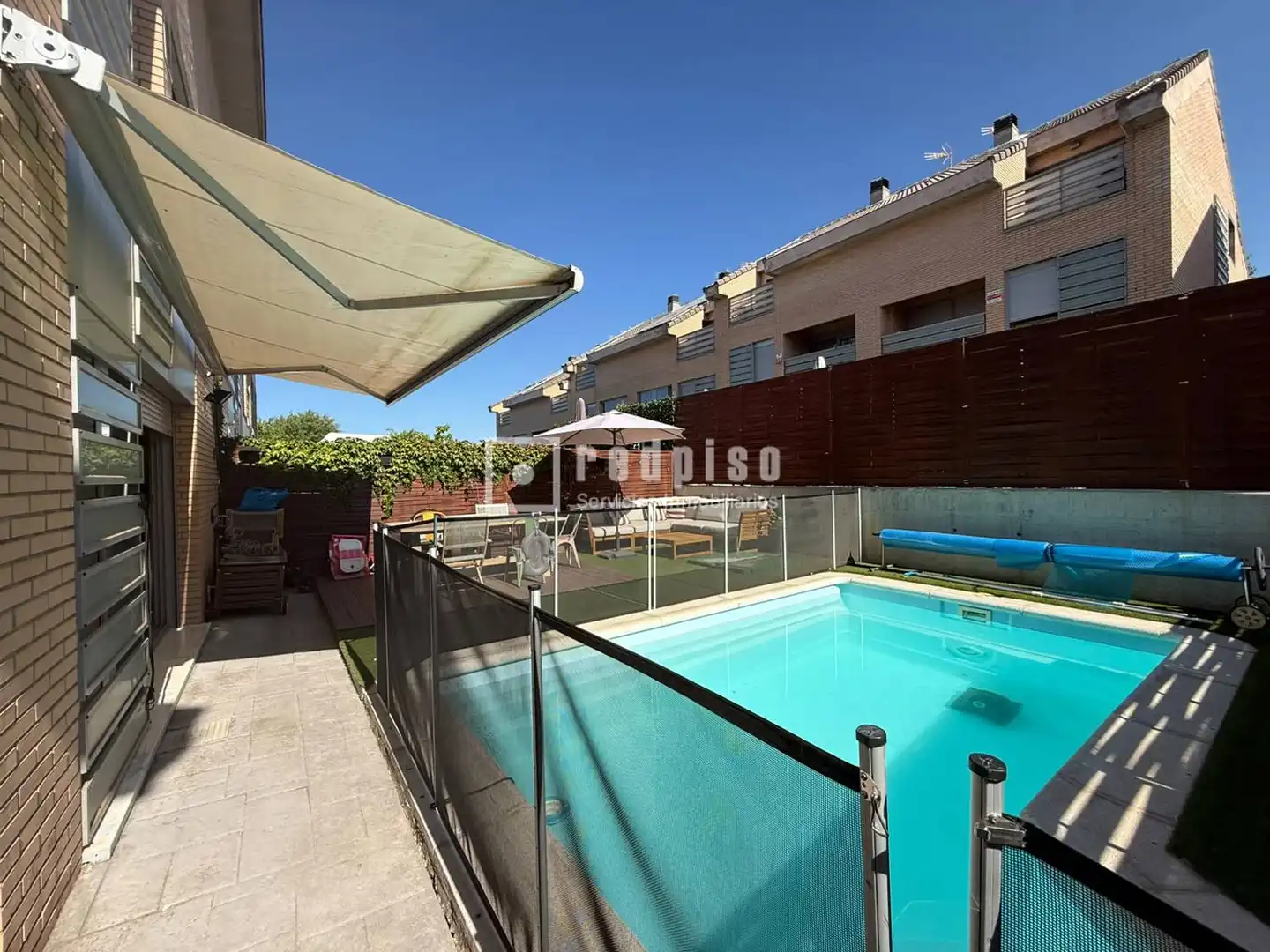 Swimming pool of Houses for sale in Paracuellos de Jarama  with Air Conditioner, Heating and Private garden