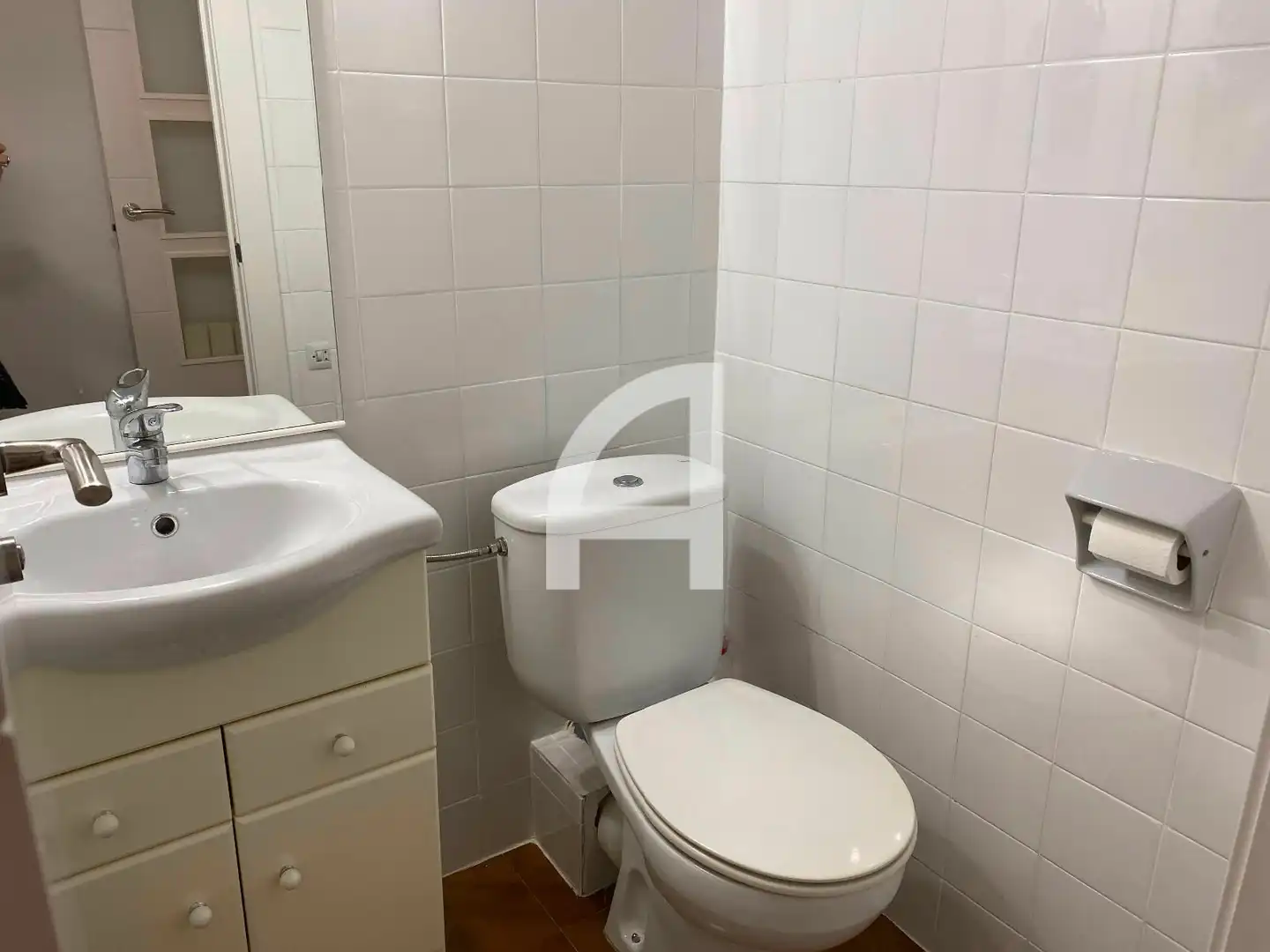 Bathroom of Flat for sale in Terrassa  with Air Conditioner, Heating and Terrace