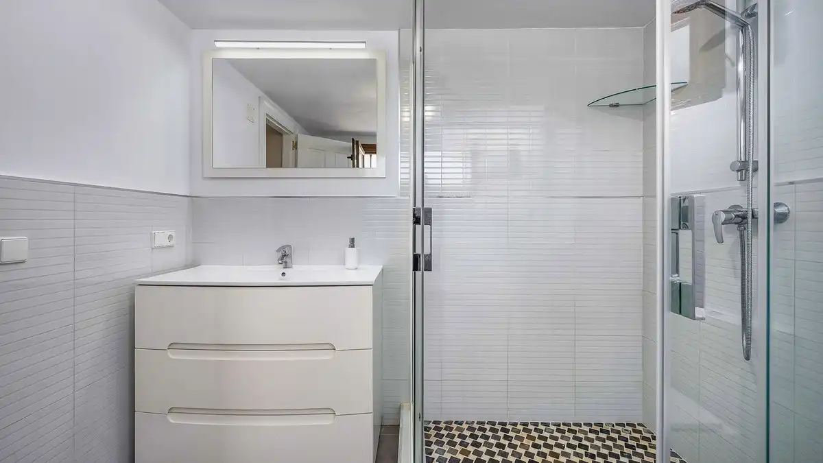 Bathroom of Houses for sale in Benahavís  with Air Conditioner, Private garden and Terrace