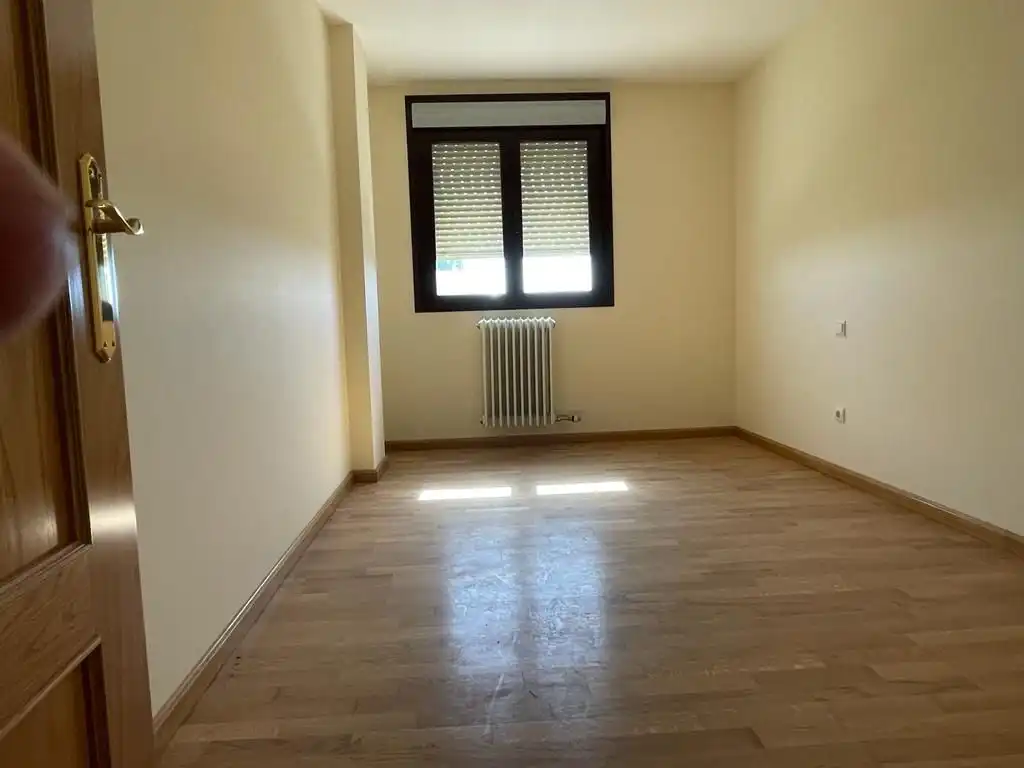 Bedroom of Flat for sale in Cortes de Pallás  with Parquet flooring, Terrace and Storage room
