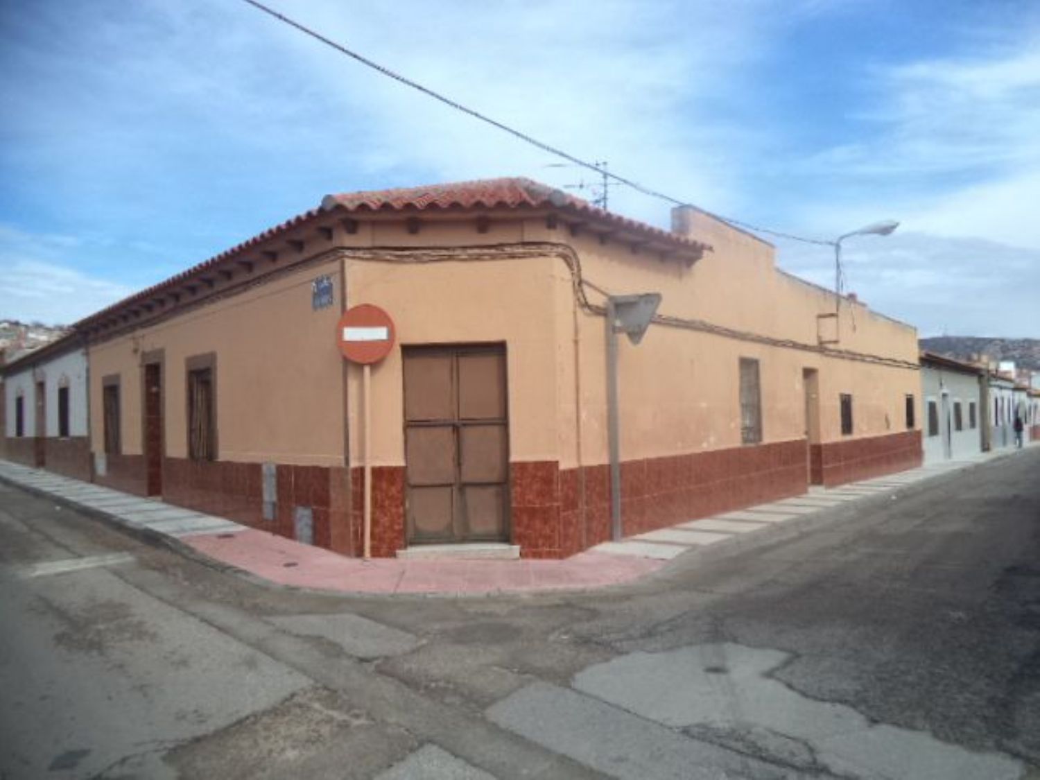 Vista exterior de Casa adosada en venda en Puertollano