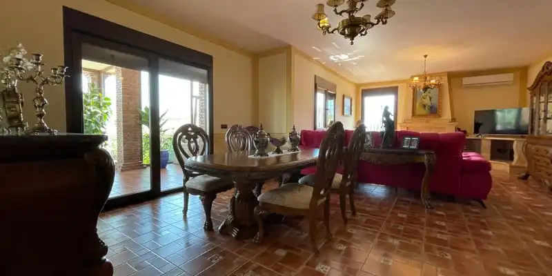 Menjador de Casa o xalet en venda en Loja amb Aire condicionat, Jardí privat i Terrassa
