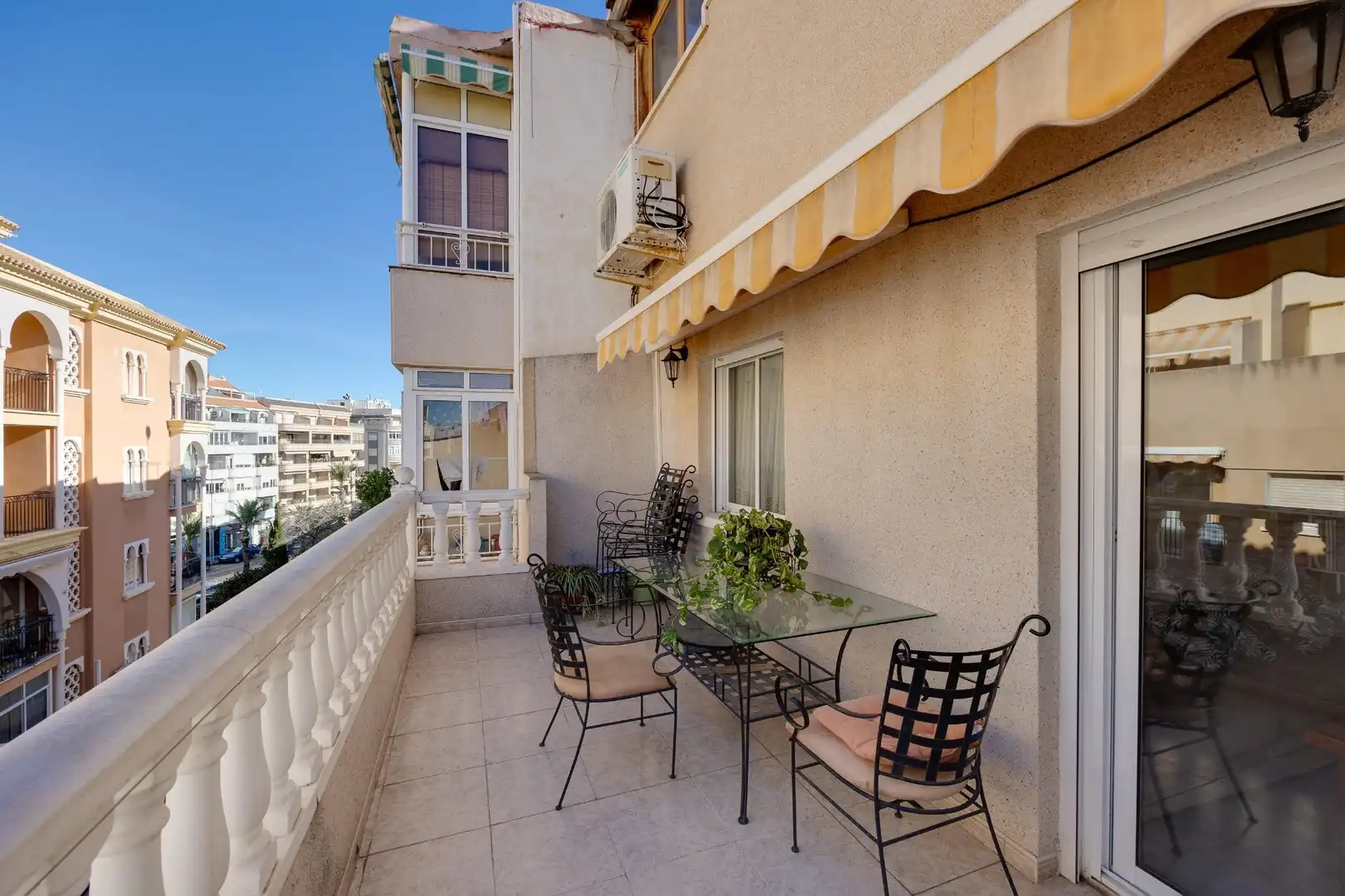 Terraza de Ático en venta en Torrevieja con Aire acondicionado, Terraza y Piscina comunitaria