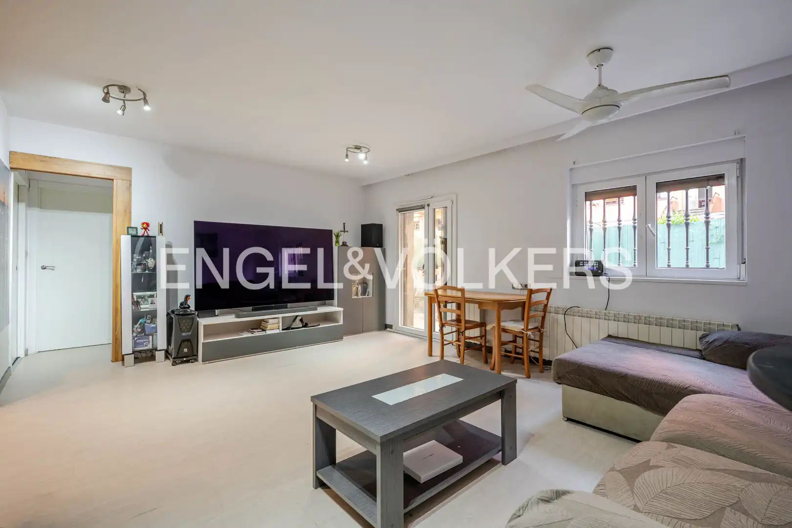 Flat with garden for sale in Zubiaurre Pasealekua, imagen 2