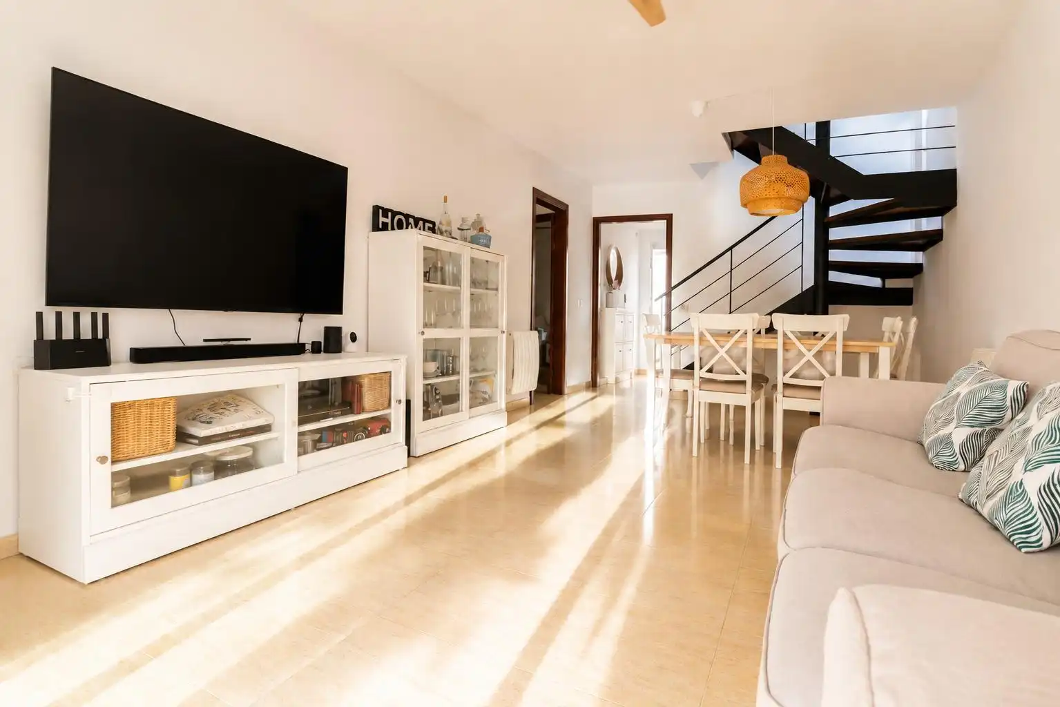 Sala d'estar de Casa o xalet en venda en Mont-roig del Camp amb Jardí privat, Terrassa i Piscina comunitària