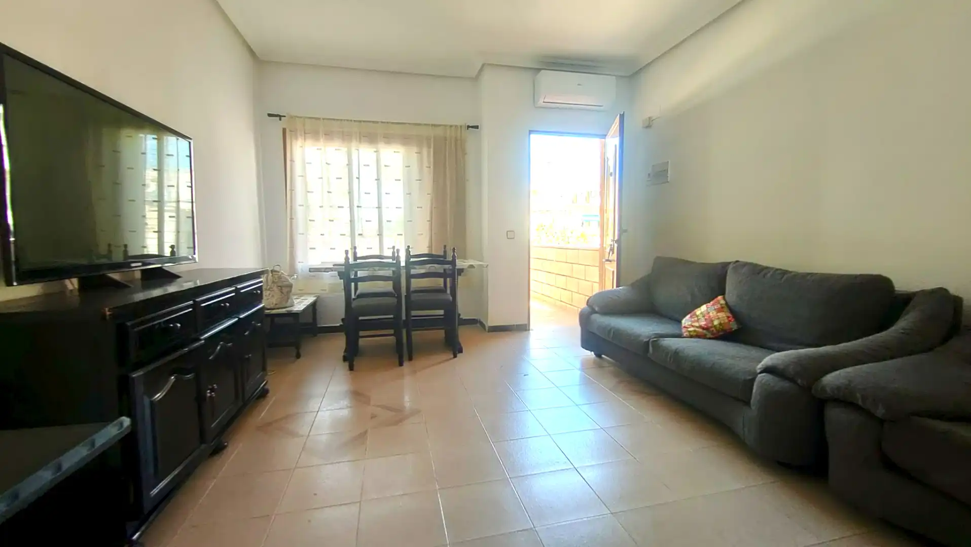 Sala d'estar de Dúplex de lloguer en Santa Pola amb Aire condicionat, Calefacció i Terrassa
