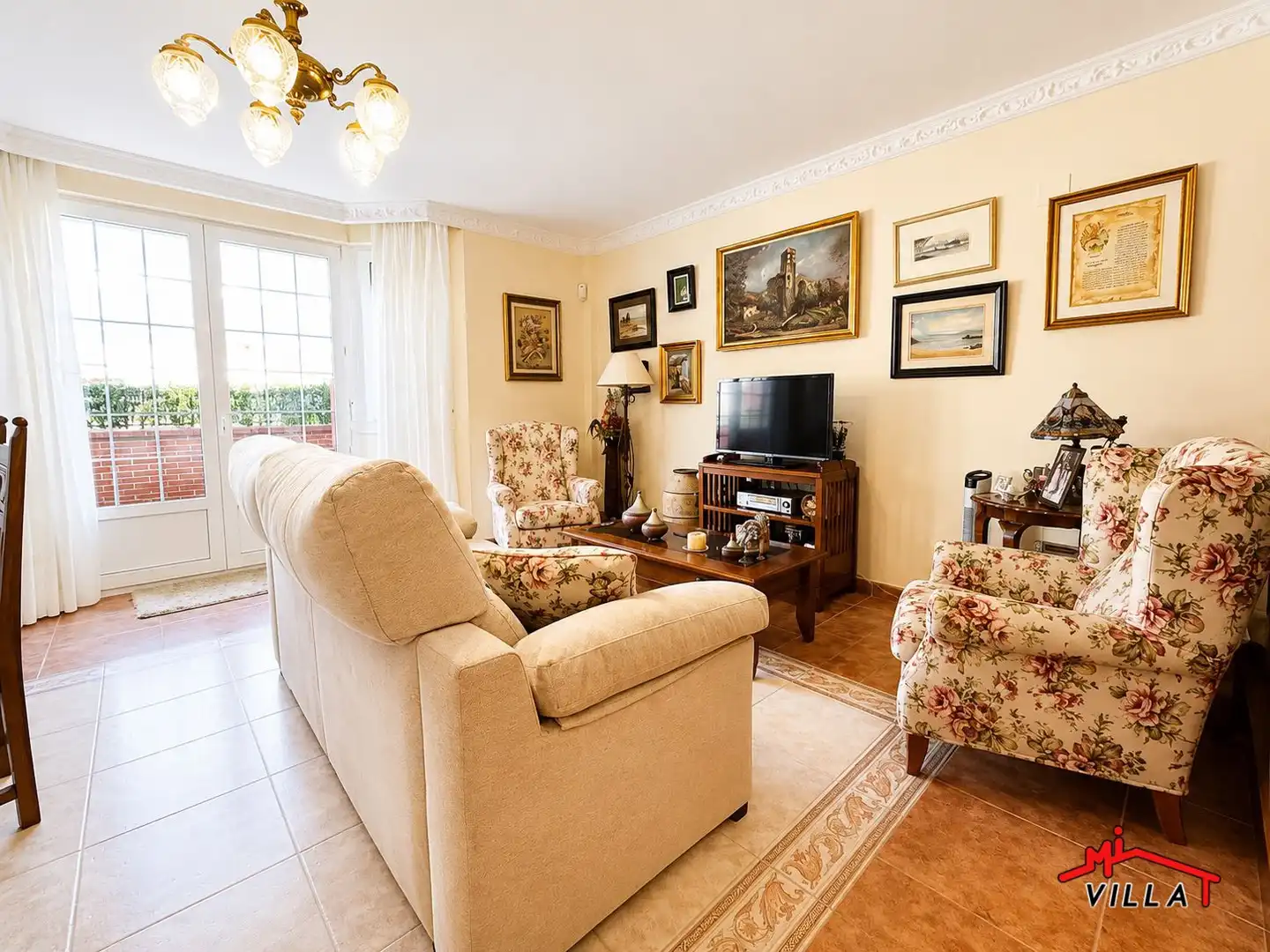 Sala de estar de Casa o chalet en venta en Laredo con Calefacción y Amueblado