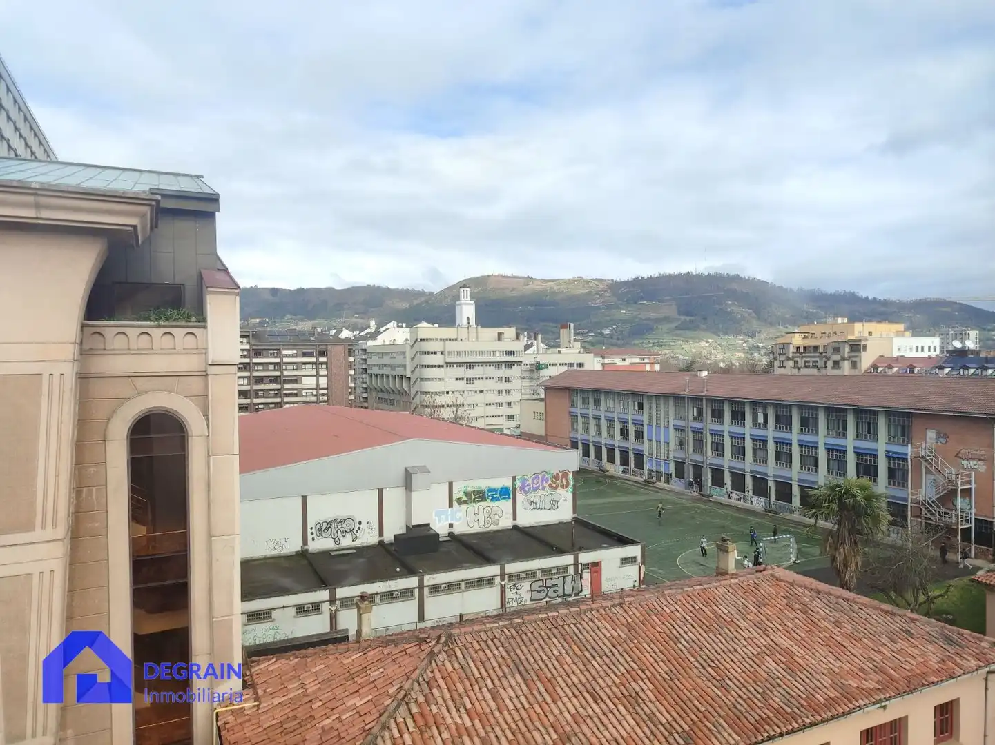 Vista exterior de Piso de alquiler en Oviedo  con Terraza y Trastero