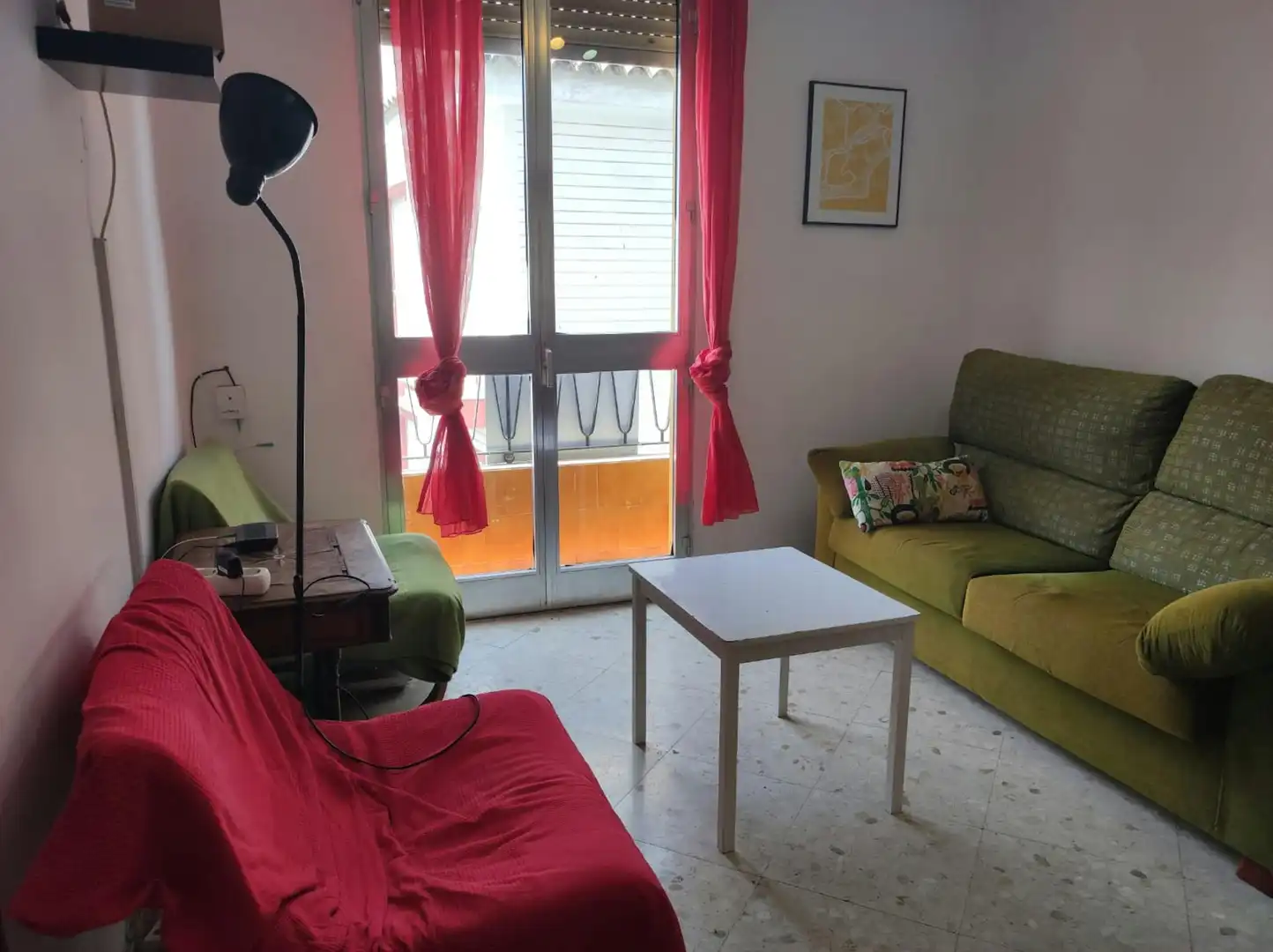 Wohnzimmer von Wohnung zur untervermieten in Sevilla mit Möbliert, Waschmaschine und Fernseher