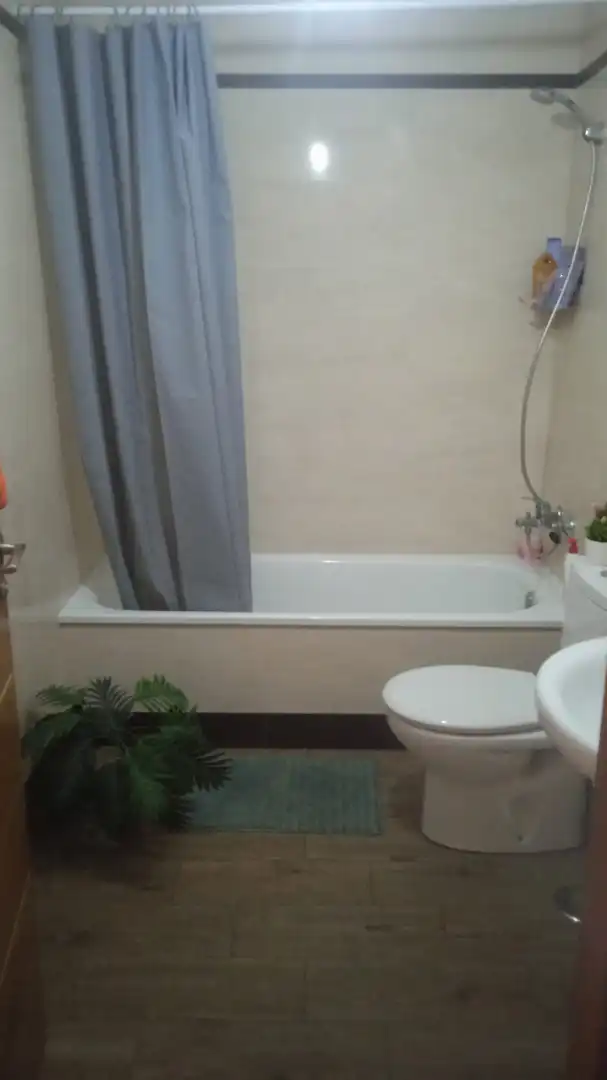 Badezimmer von Wohnung zum Verkauf in Villarrobledo mit Klimaanlage, Heizung und Parkett