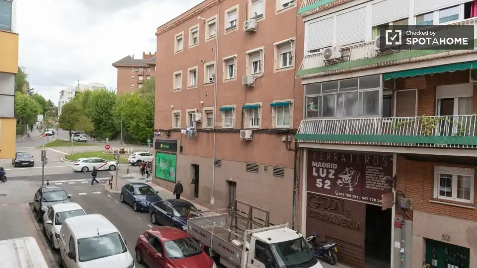 Vista exterior de Pis per a compartir en Madrid amb Aire condicionat, Calefacció i Terrassa