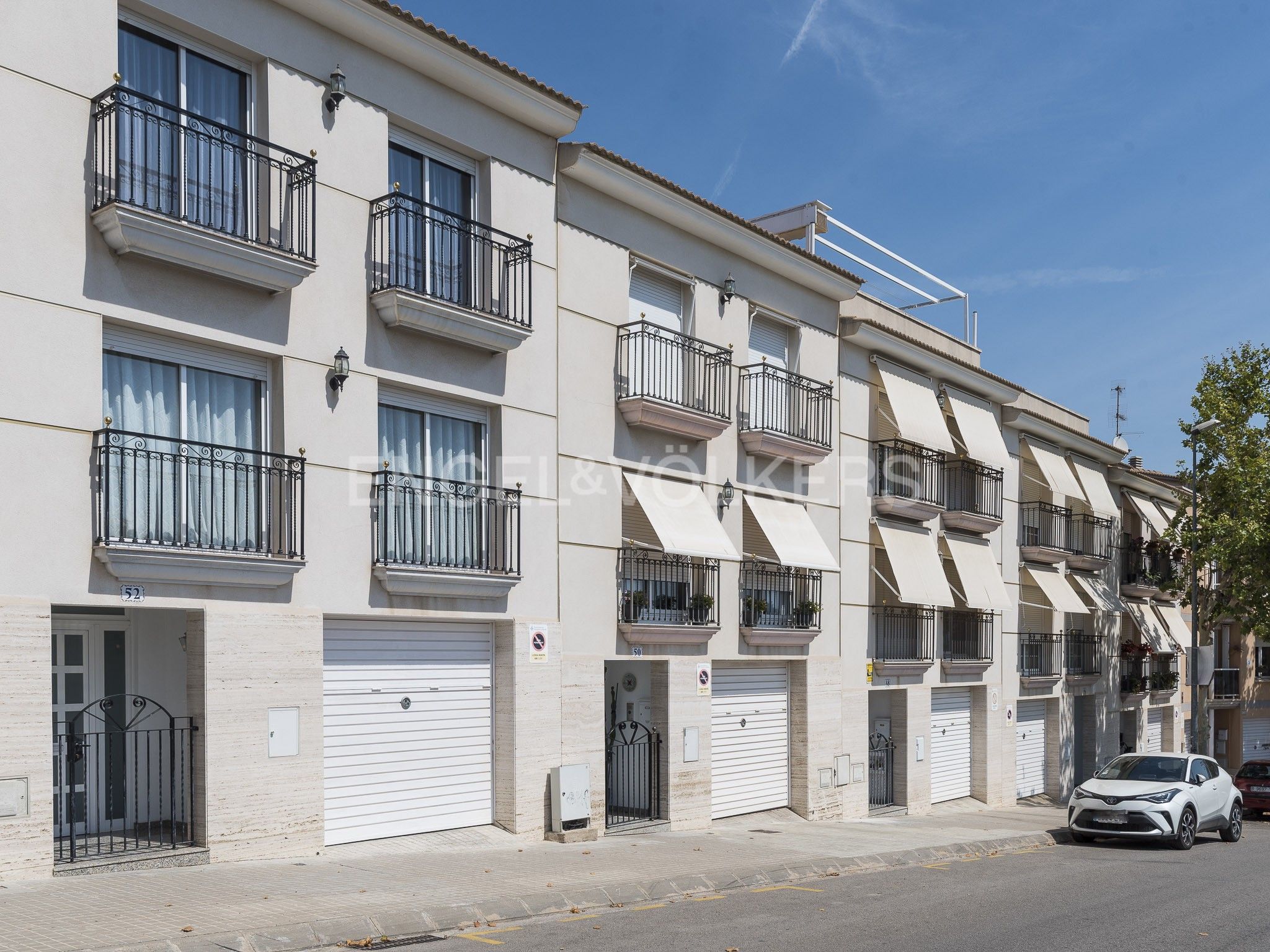 Vista exterior de Casa o xalet en venda en Vilanova i la Geltrú amb Calefacció, Terrassa i Balcó