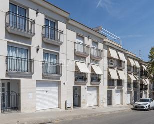 Vista exterior de Casa o xalet en venda en Vilanova i la Geltrú amb Calefacció, Terrassa i Balcó