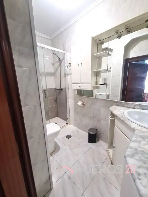 Badezimmer von Wohnung zum Verkauf in Barakaldo  mit Heizung und Möbliert
