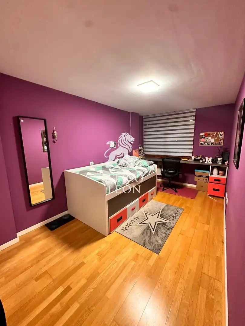 Habitación de Casa adosada en venta en San Andrés del Rabanedo con Calefacción, Jardín privado y Parquet
