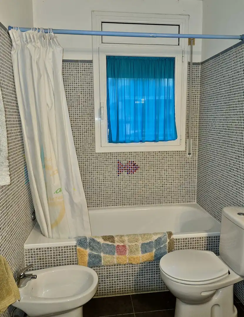 Bany de Casa o xalet en venda en Navata amb Aire condicionat, Calefacció i Terrassa