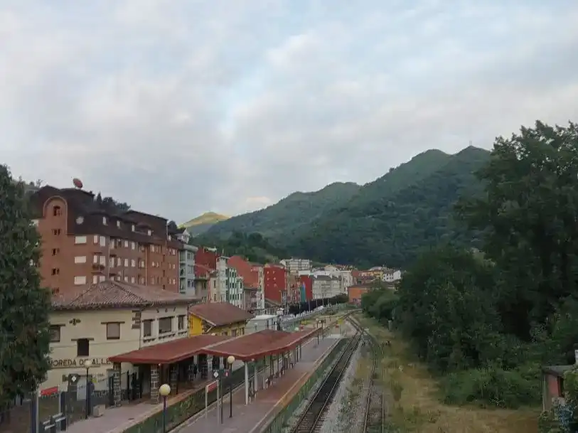 Außenansicht von Wohnung zur Miete in Aller mit Balkon