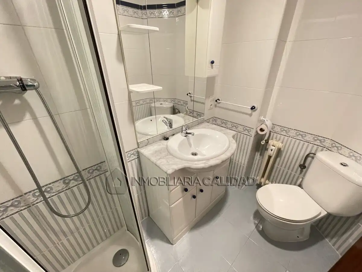 Bathroom of Flat for rent in Burgos  with Heating and Furnished
